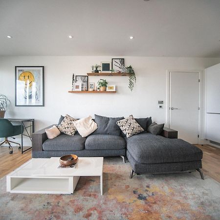 Stunning Riverside View Apartment, Near Canary Wharf & O2 London Ngoại thất bức ảnh