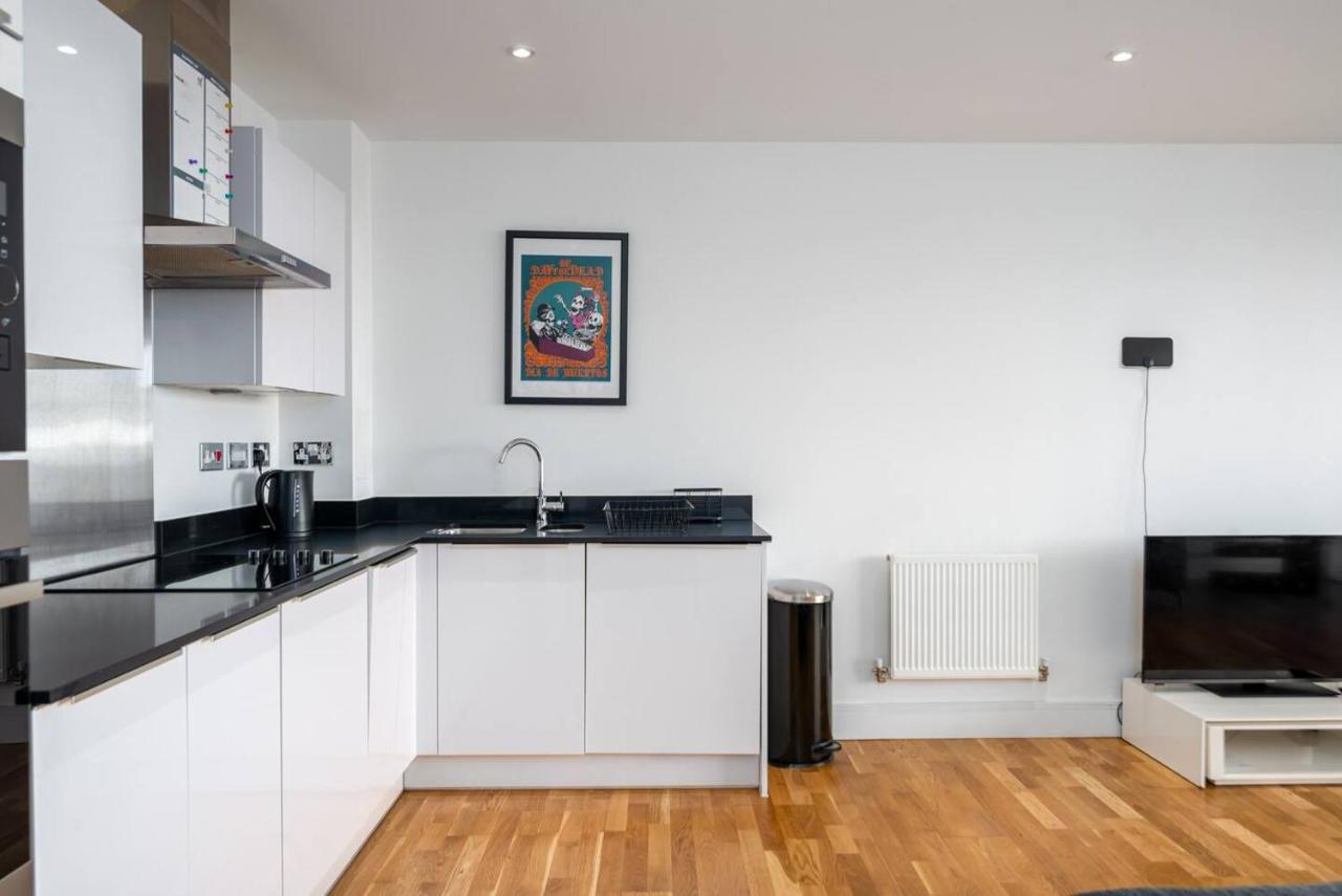 Stunning Riverside View Apartment, Near Canary Wharf & O2 London Ngoại thất bức ảnh