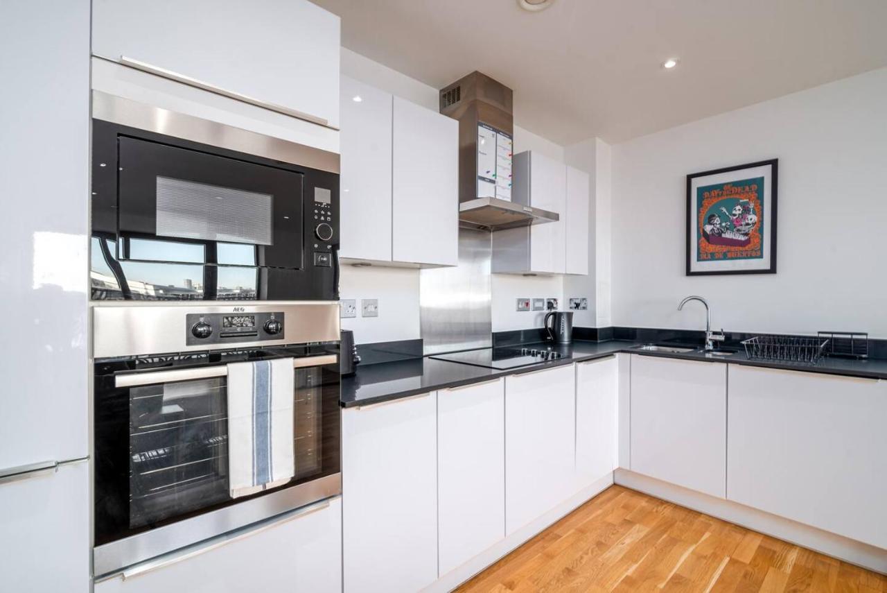 Stunning Riverside View Apartment, Near Canary Wharf & O2 London Ngoại thất bức ảnh