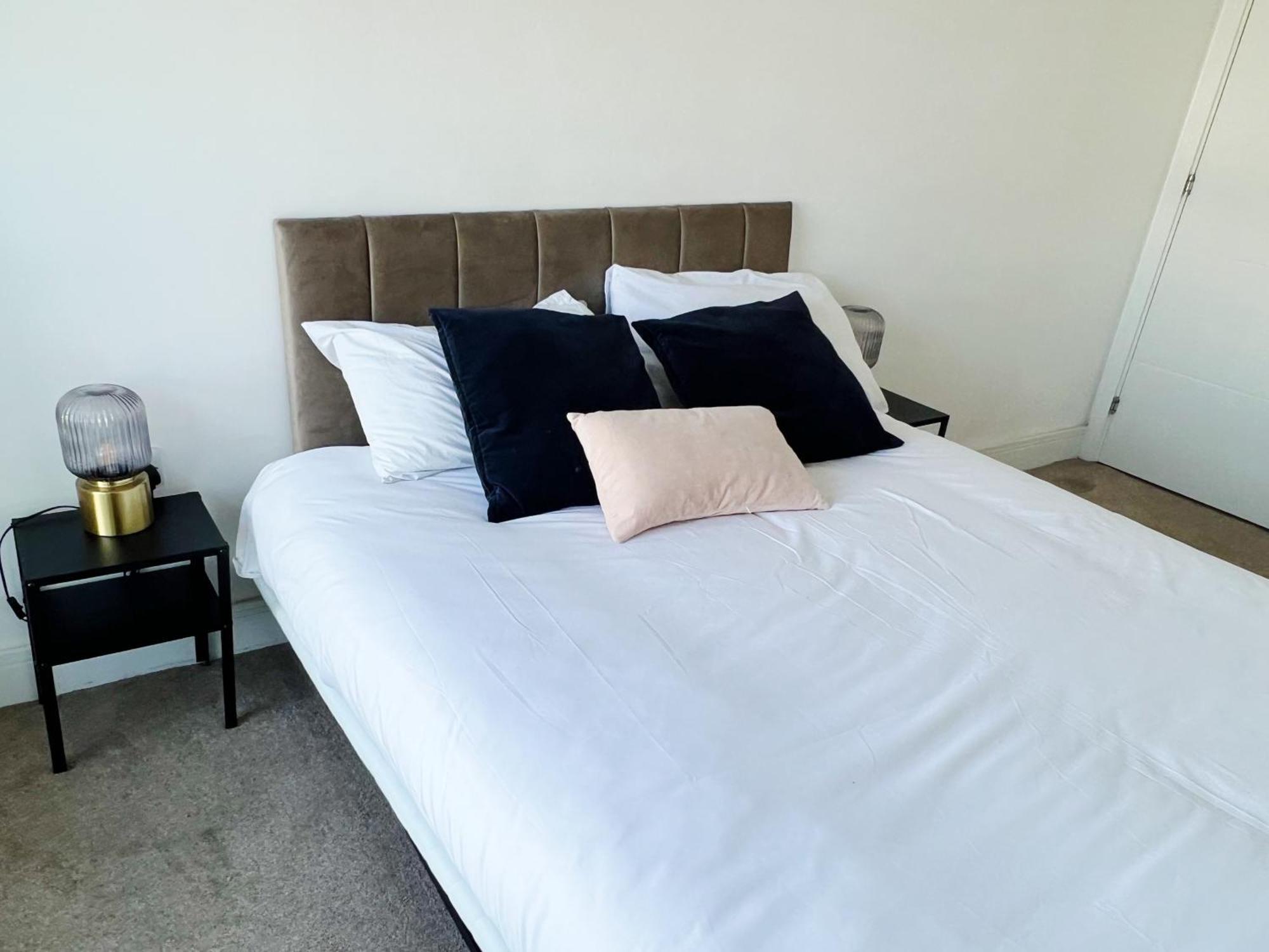 Stunning Riverside View Apartment, Near Canary Wharf & O2 London Ngoại thất bức ảnh