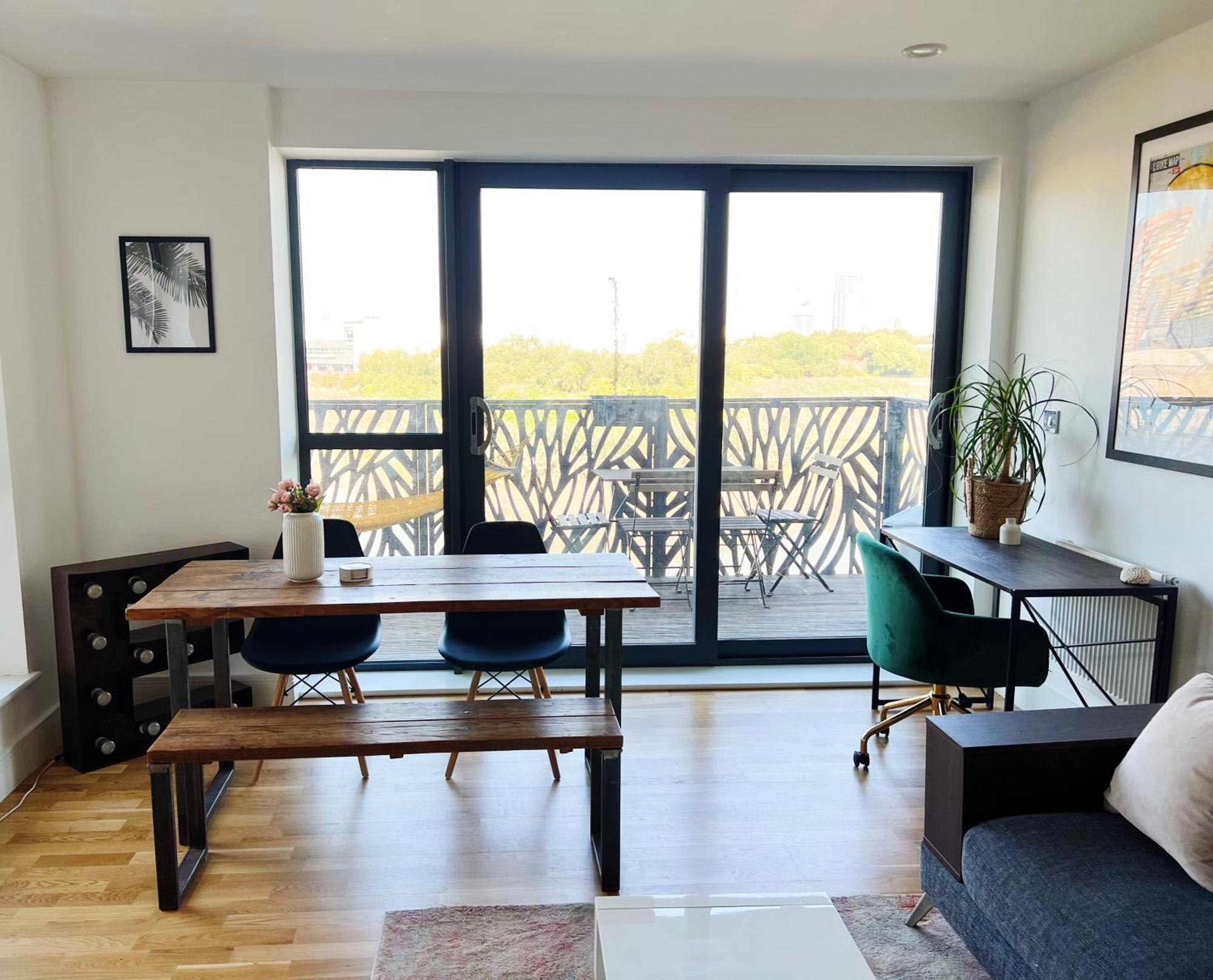 Stunning Riverside View Apartment, Near Canary Wharf & O2 London Ngoại thất bức ảnh